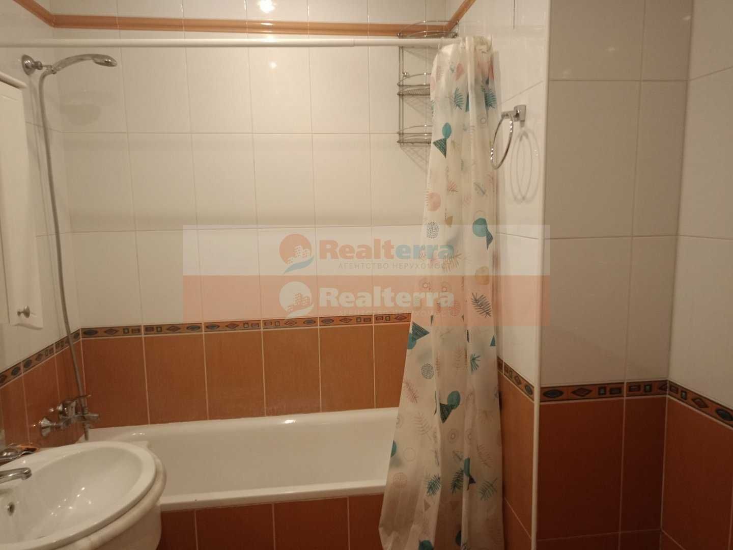 2 к, Киев, Дарница, ул. Ревуцкого 5