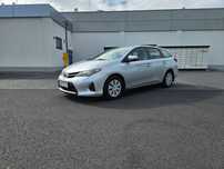 Toyota Auris dwa komplety opon, czujniki tył