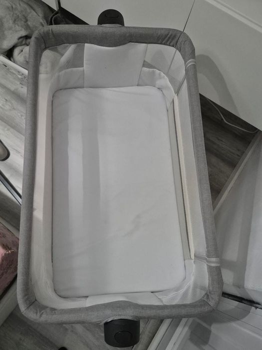 Berço next to me kinderkraft Up 2