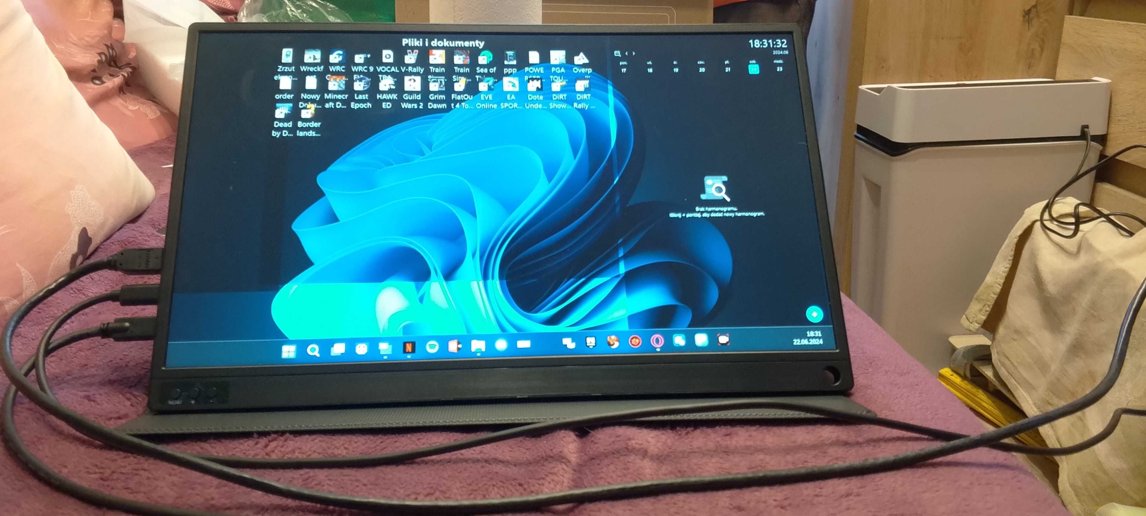2 Monitory Portable