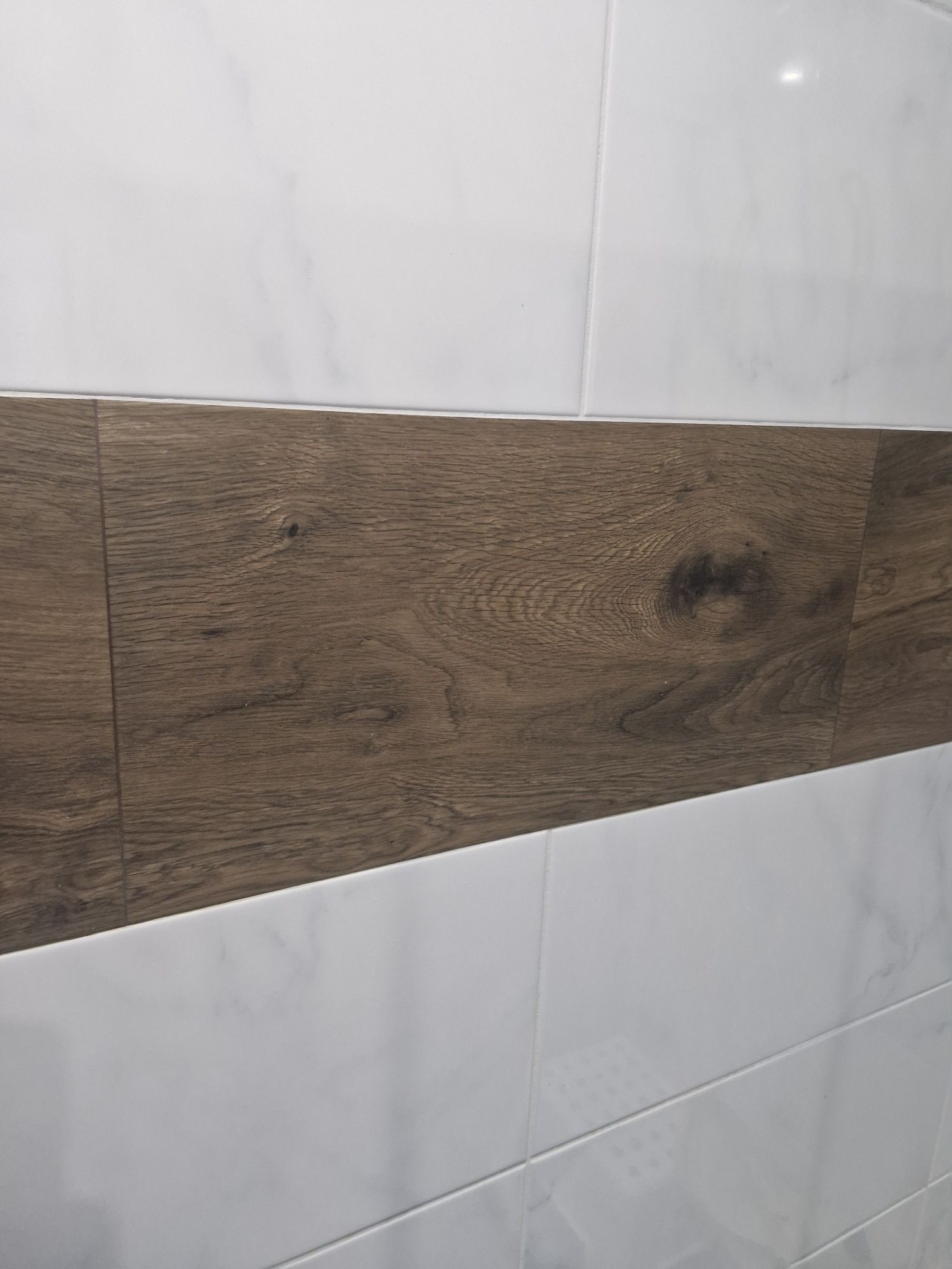 Gres drewnopodobny 355,6x711,2x9
