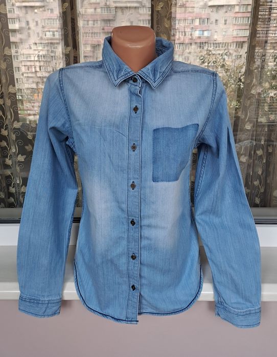 Голубая джинсовая рубашка с длинным рукавом для девочки