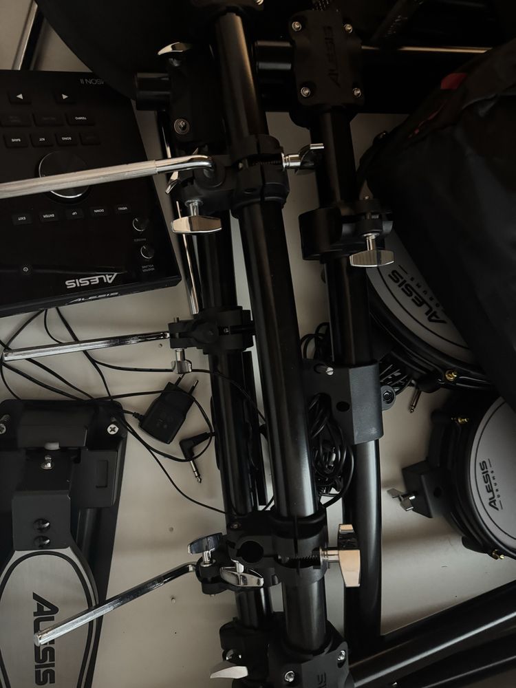 Alesis Crimson Mesh Kit II podwójna stopa dixon stolek tama dywan