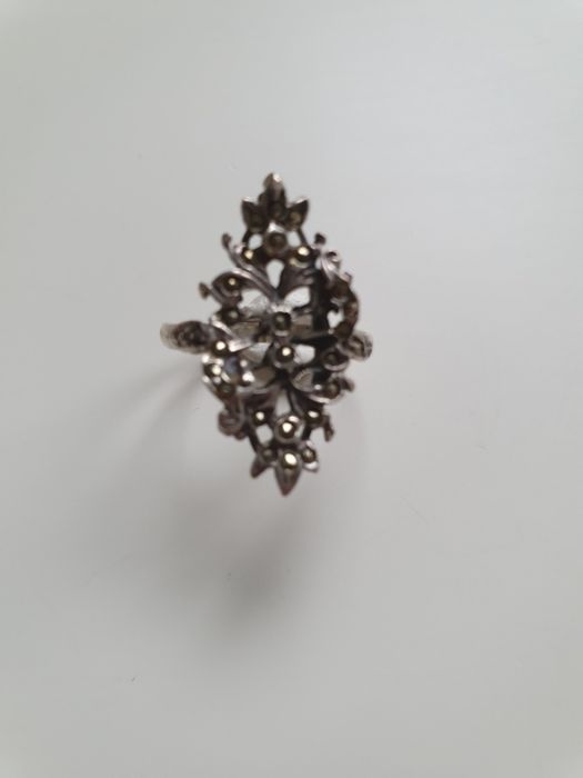 Anel em prata e marcasites