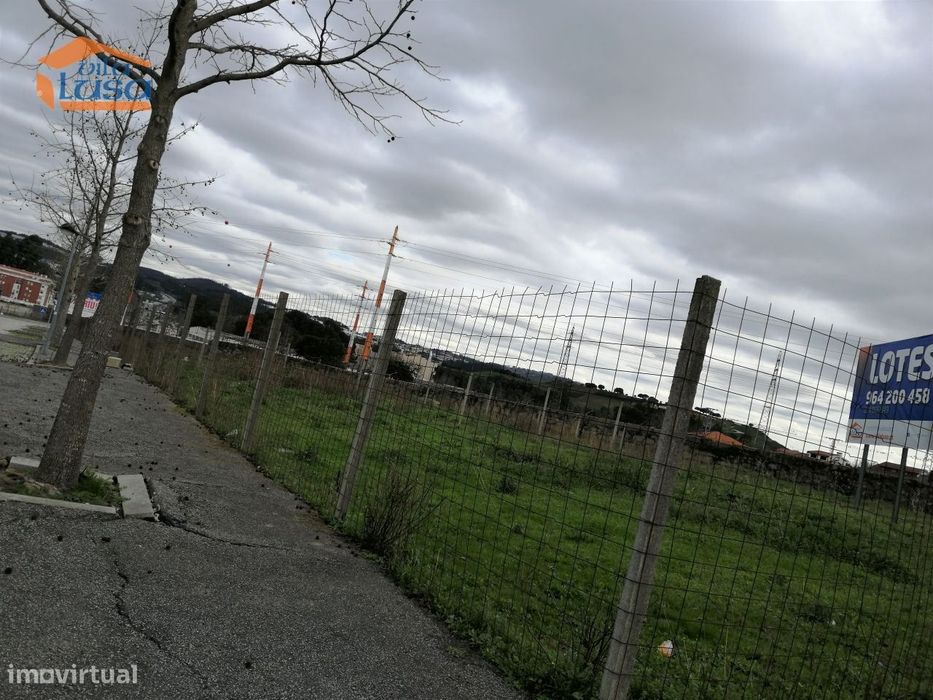 Lote de Terreno para construção de Moradia T3, 3 frentes, A. Santas...