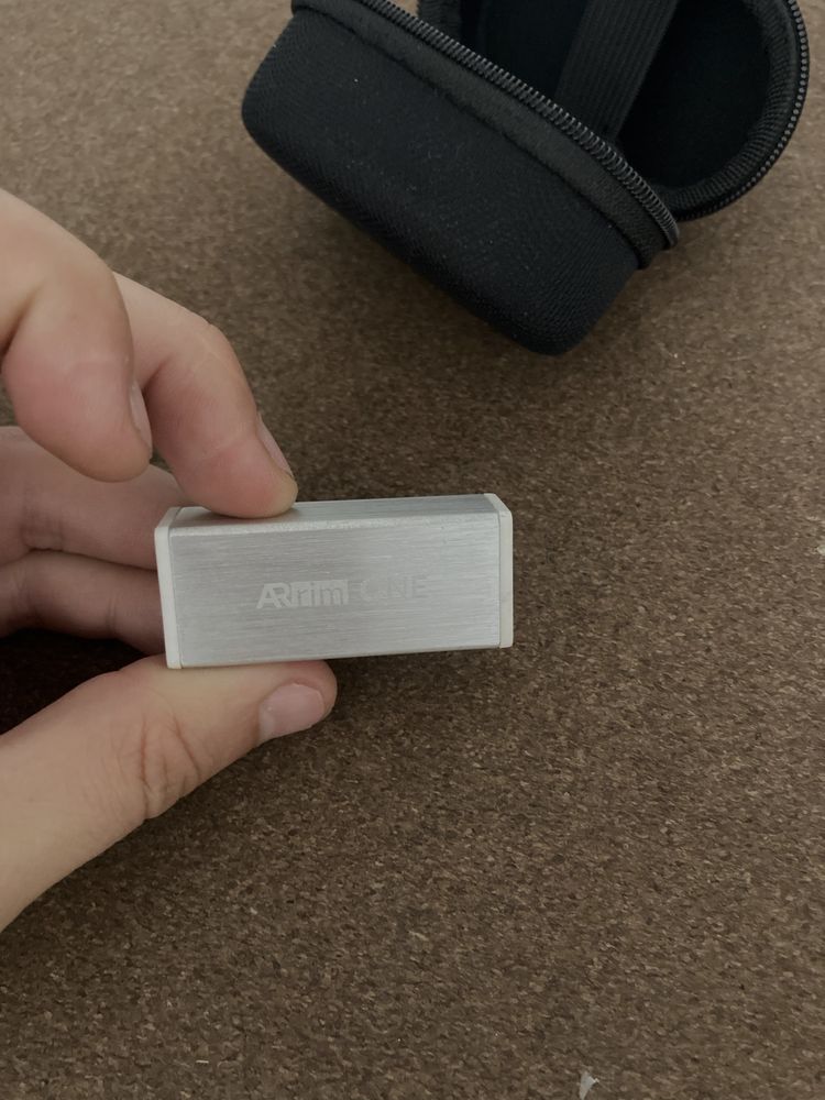 Arrim ONE перетворює смартфон на лазерну рулетку (0104)