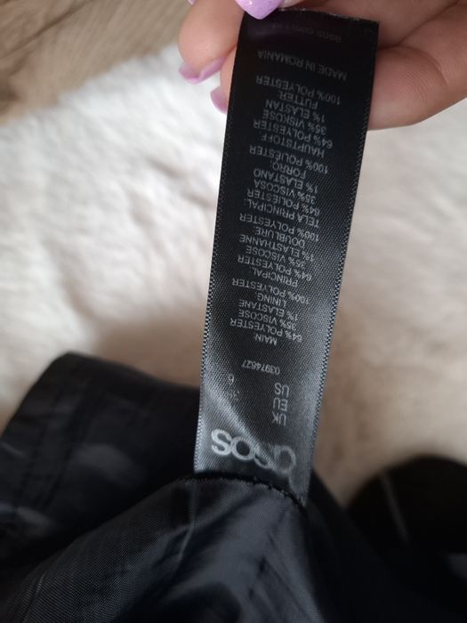 Czarna spódniczka w kratkę Asos M38