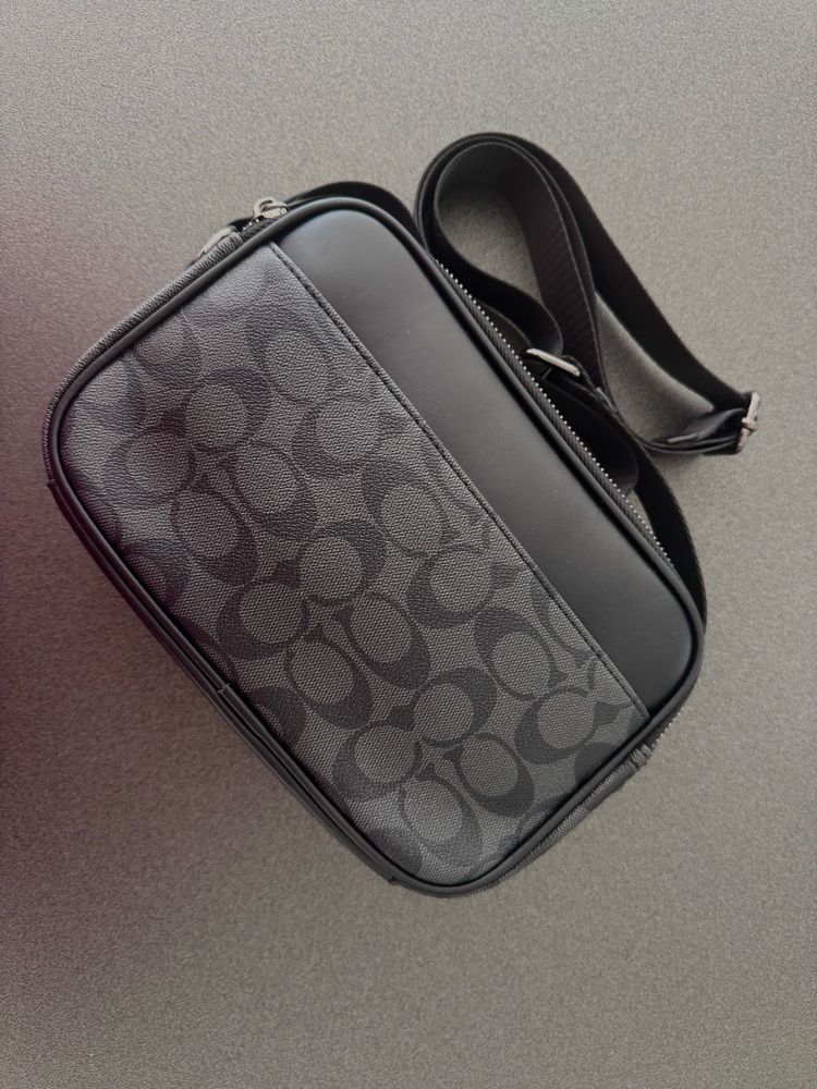 Сумка coach чоловіча через плече в наявності