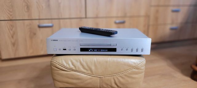 Yamaha CD-S300 odtwarzacz płyt cd i USB z pilotem