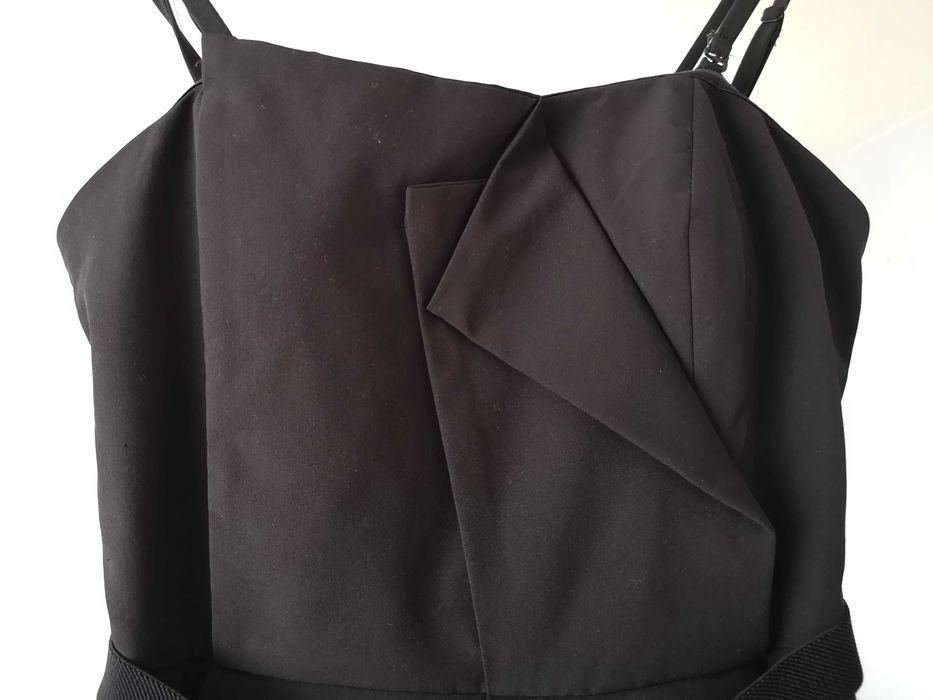 Elegancka czarna sukienka