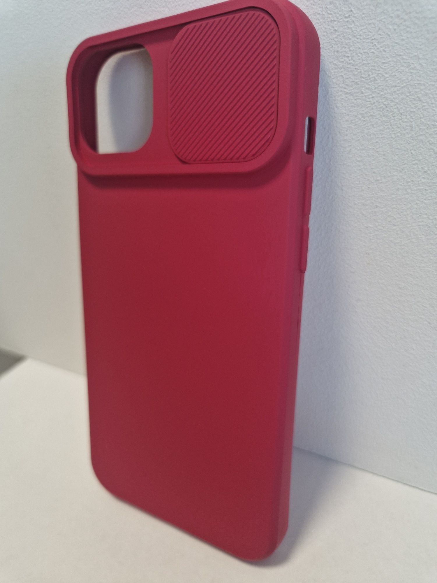 Camshield Soft do Iphone 14 Plus Wiśnia