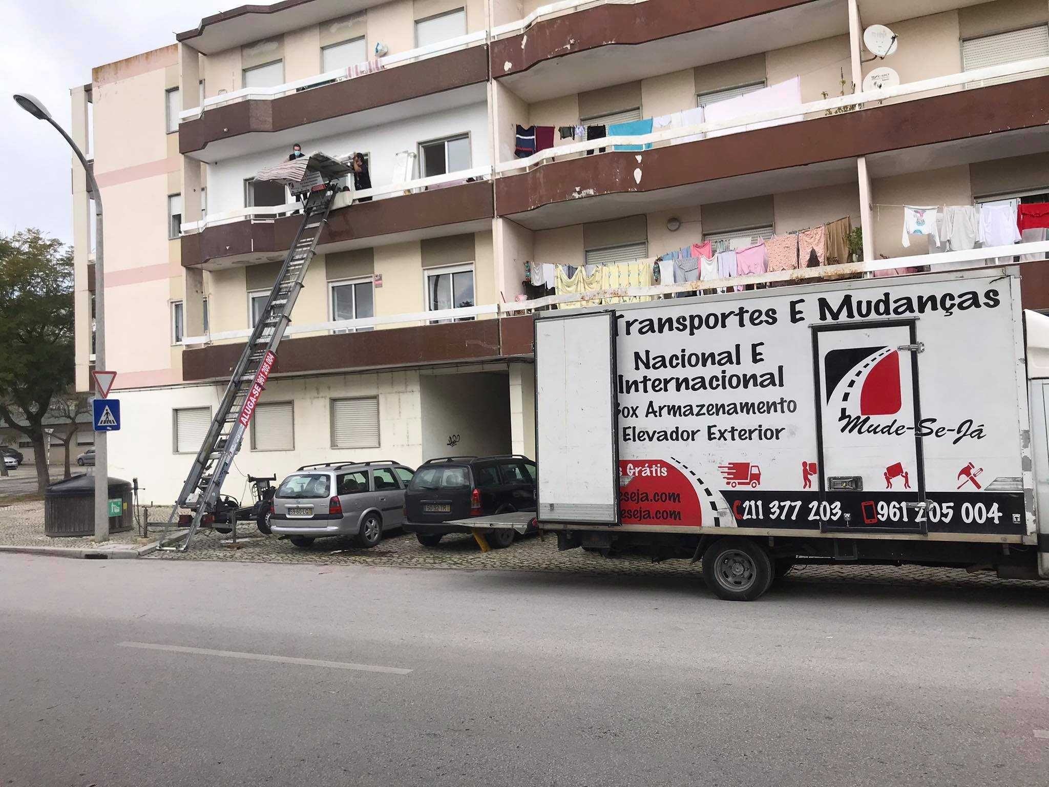 Mudanças e Elevador Exterior