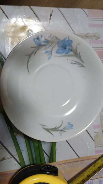 Блюдца винтажные,чашки.фарфор.