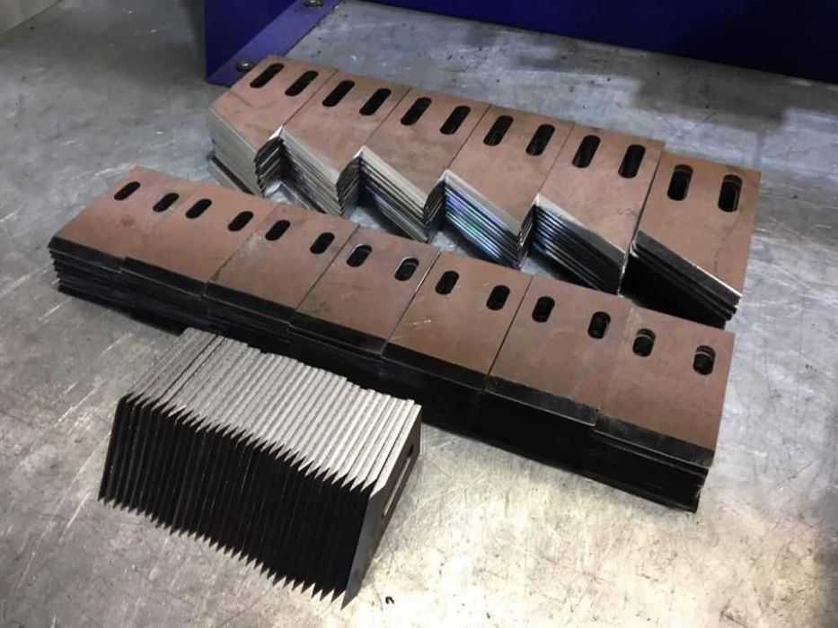 Ніж ковша HARDOX HB500 /09Г2С (Режущая кромка ковша)