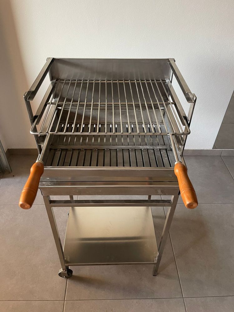 Grelhador em INOX ref. 316 com com 3 níveis, com 50x40x104 cm