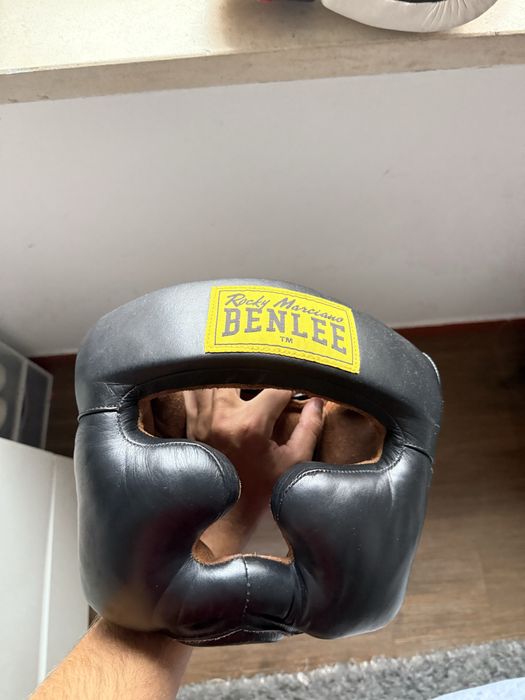 Capacete e luvas benlee rocky marciano