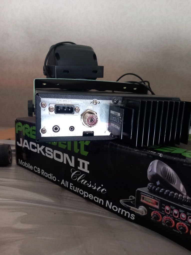 Vendo Rádio CB com pouco uso