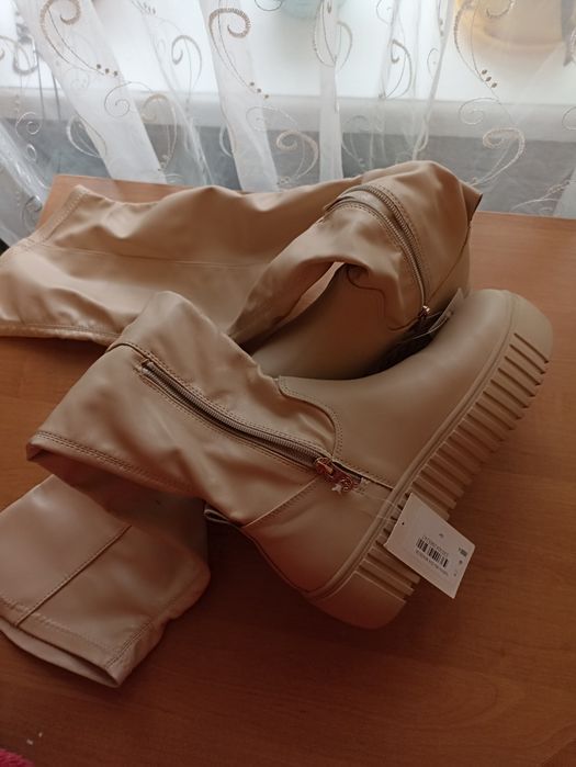 Ботфорди високі плоска підошва висока.