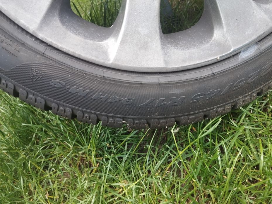 Witam felgi Bmw  z oponam zima