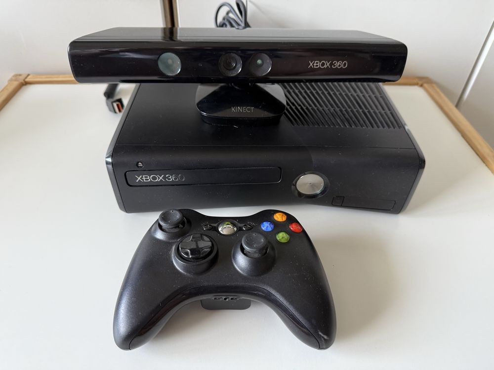 Xbox 360 ELITE + Kinect + Gry