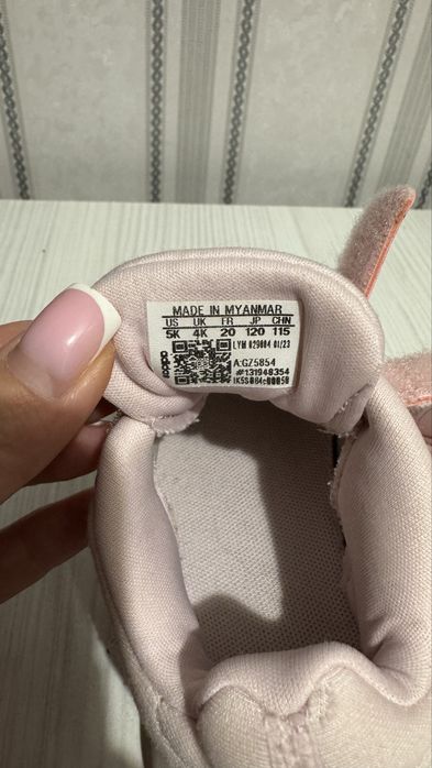 Кросівки adidas 20 розмір