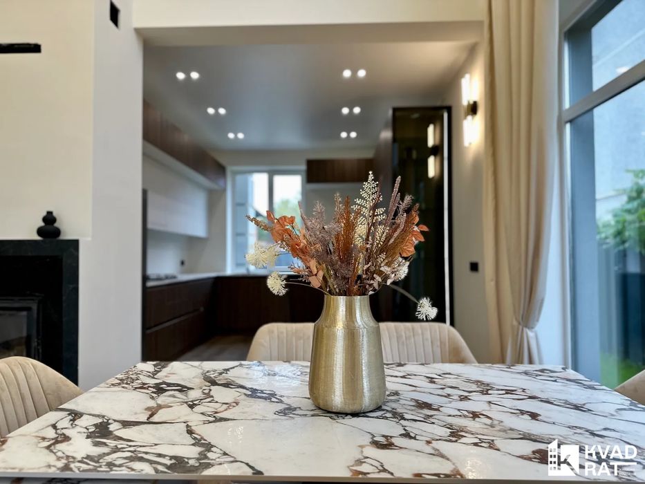 Стильний укомплектований будинок !