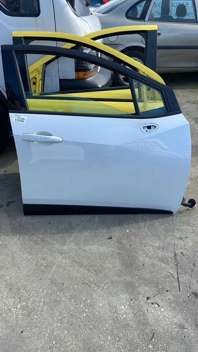 Porta Frente Direita Nissan Micra K14 do ano 2016