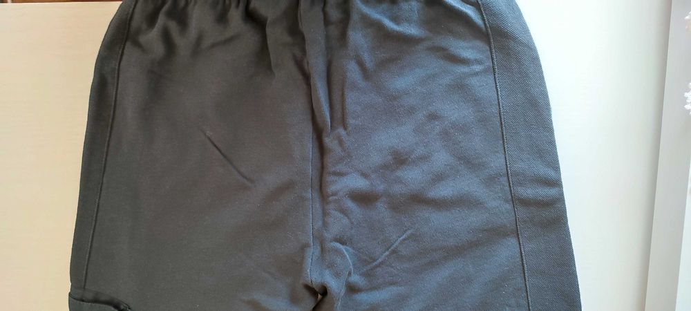 calça preta com bolsos 13-14anos