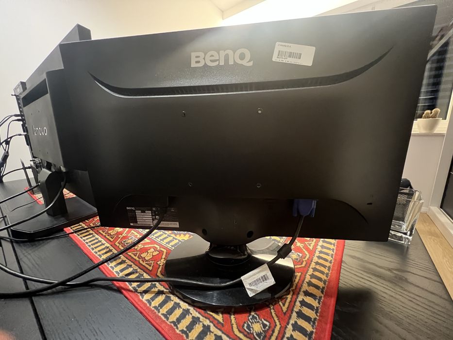 Zestaw 2 monitorów: Lenovo ThinkVision P24h-2L + BenQ DL2215 – sprawne