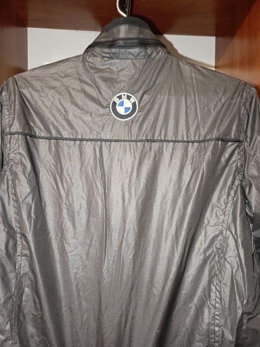 Куртка BMW в дуже гарному стані.Чорно-сірого кольору.