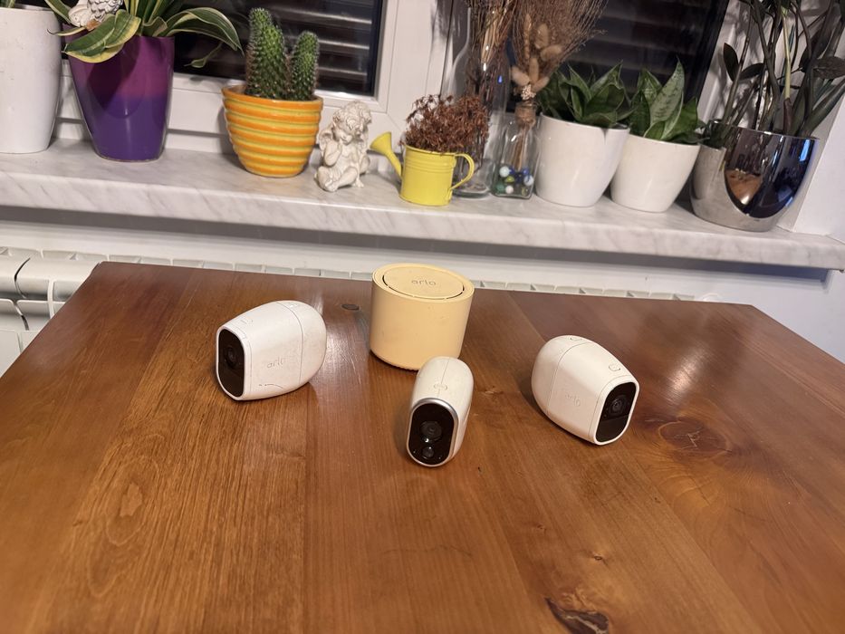 Profesjonalny zestaw kamer bezprzewodowych Arlo