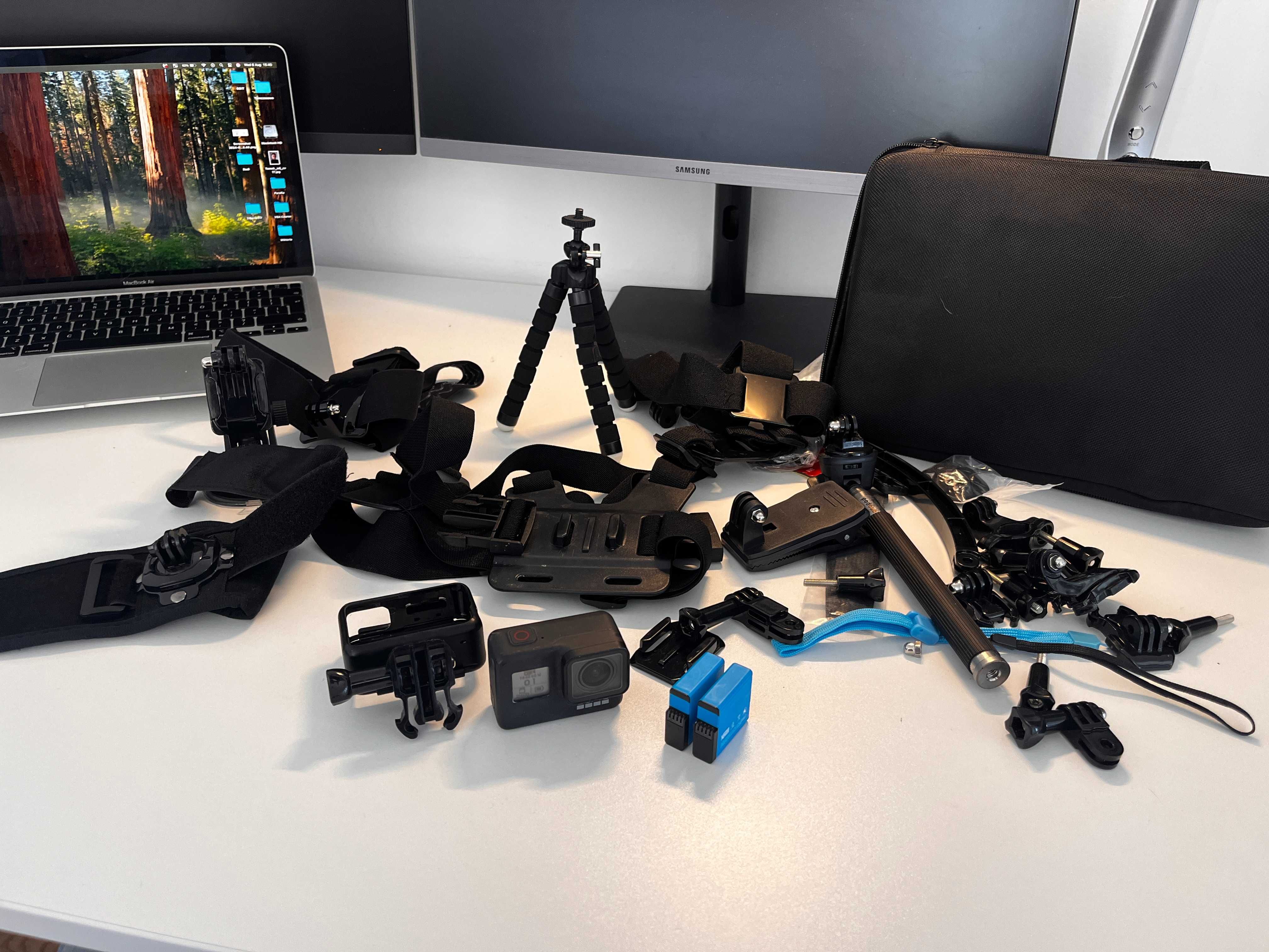 GoPro 7 Black + 2 baterie + mnóstwo dodatków