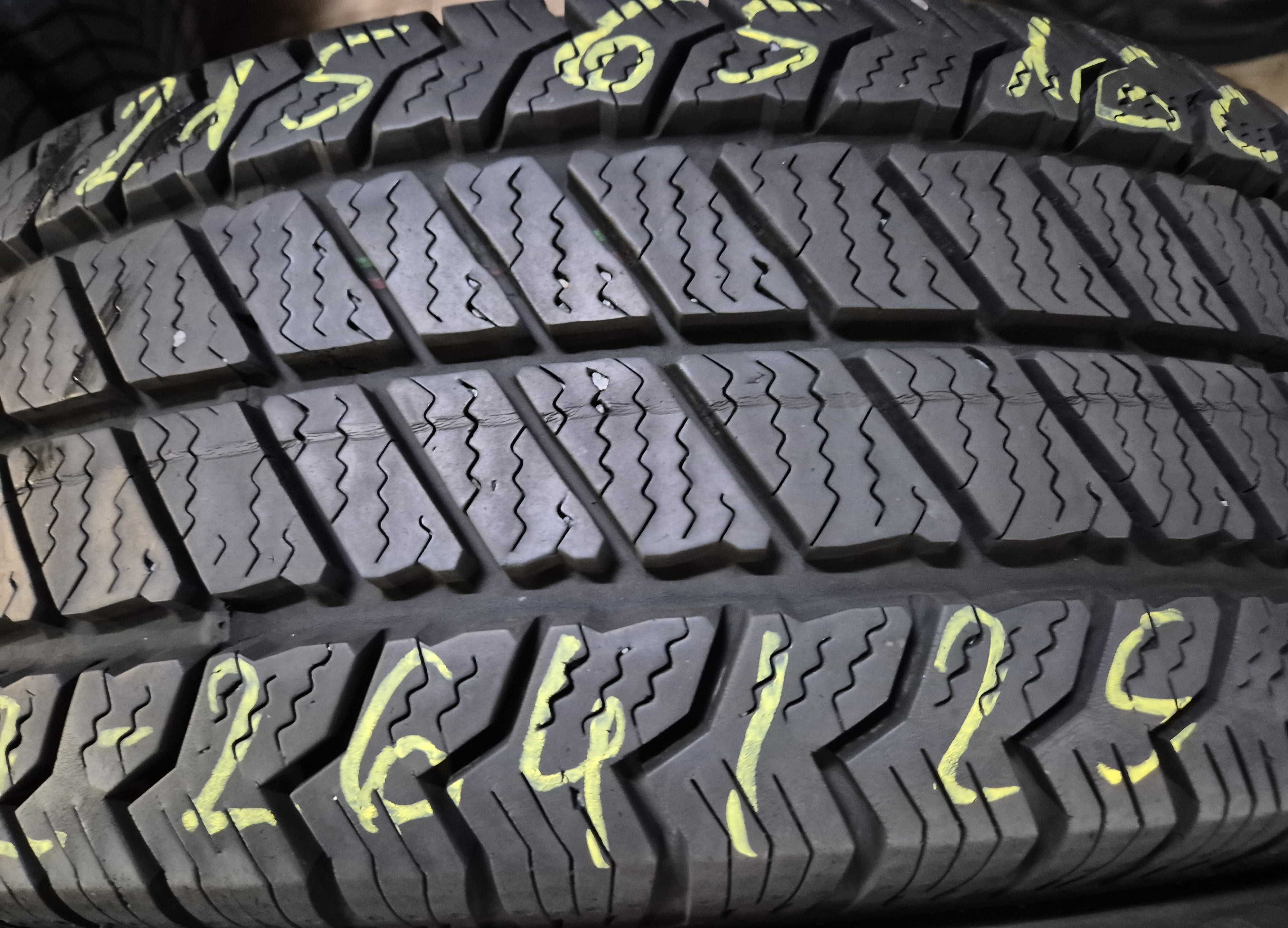 215/65r16C (Z264/25)006 2szt 8/9mm SnowVanis 2 BARUM 18r ZIMOWE