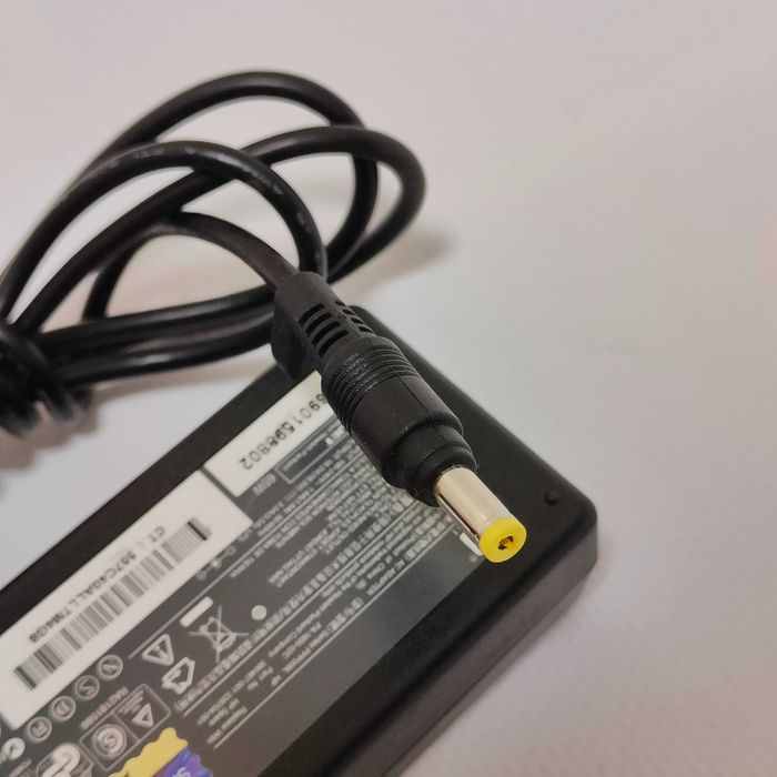 Блок живлення HP 380467-001 / 18,5 V / 65 W / 3,5 А / 4,8 x 1,7 mm