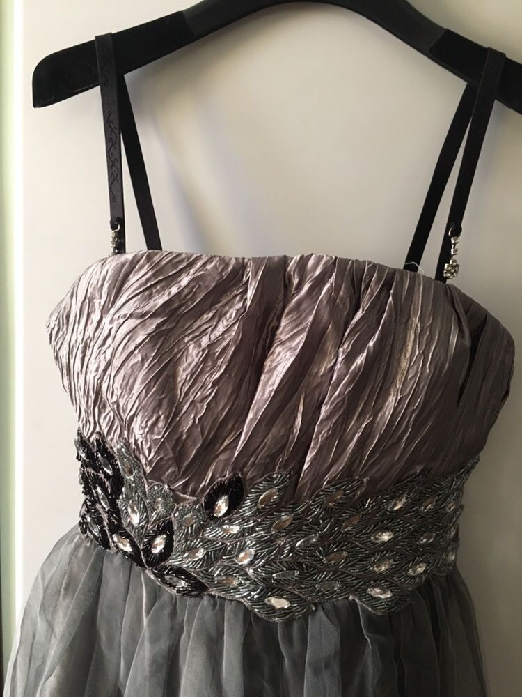 Шикарное коктельное платье+ шарф накидка+сумочка на стройную девушку.