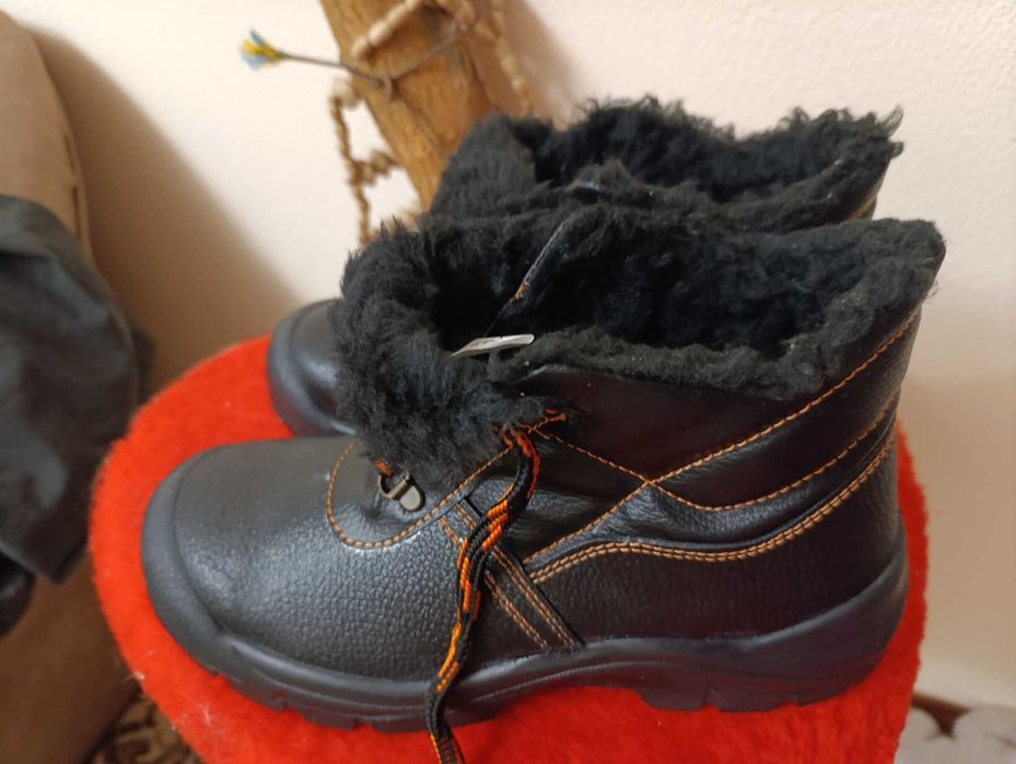 Зимове робоче взуття нове Valtex 42 розмір