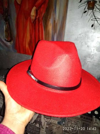Шляпа фетровая  червона