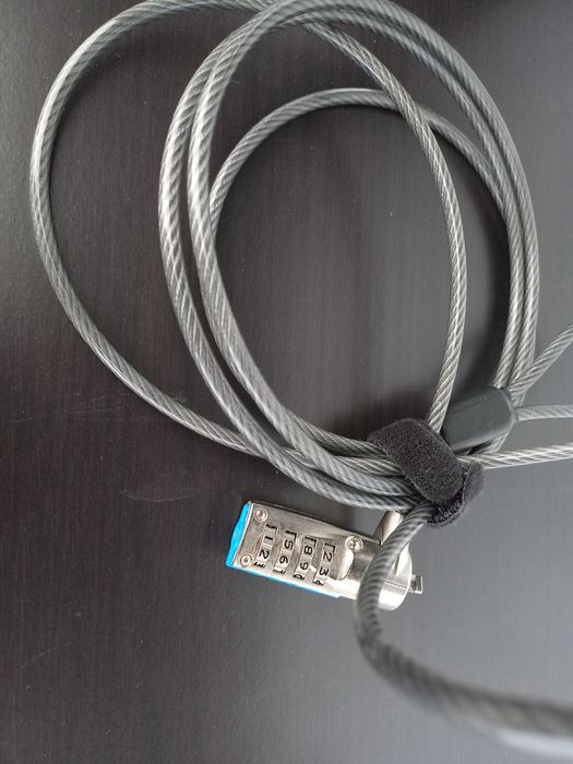 Cabo de aço com cadeado para computador