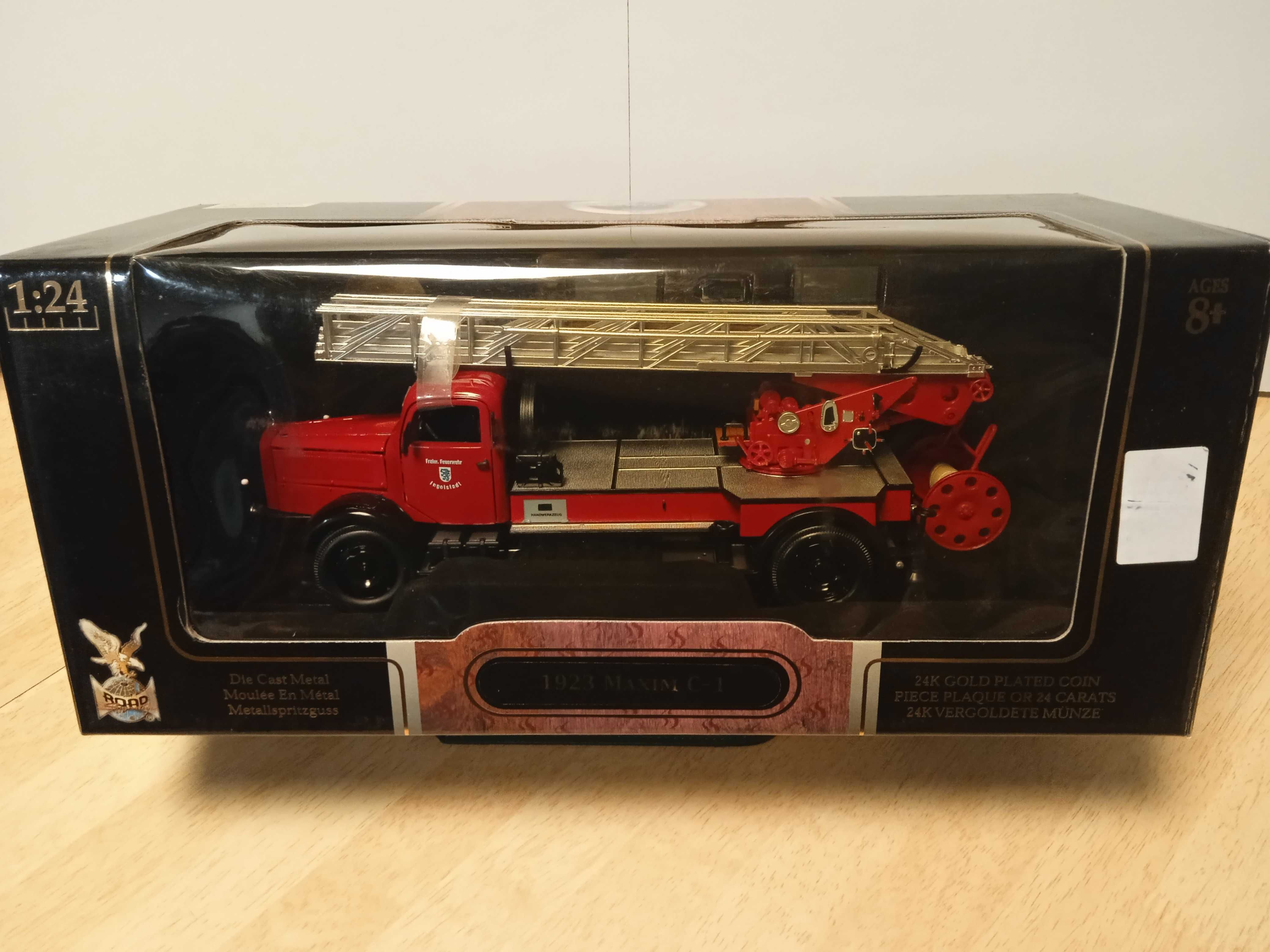 1/24 Signature Series "Mercedes Benz L4500F 1944" Bombeiros