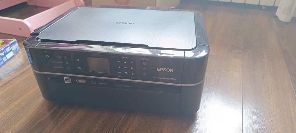 Принтер Epson Stylus Photo TX659 | Не работает печатающая головка

Про