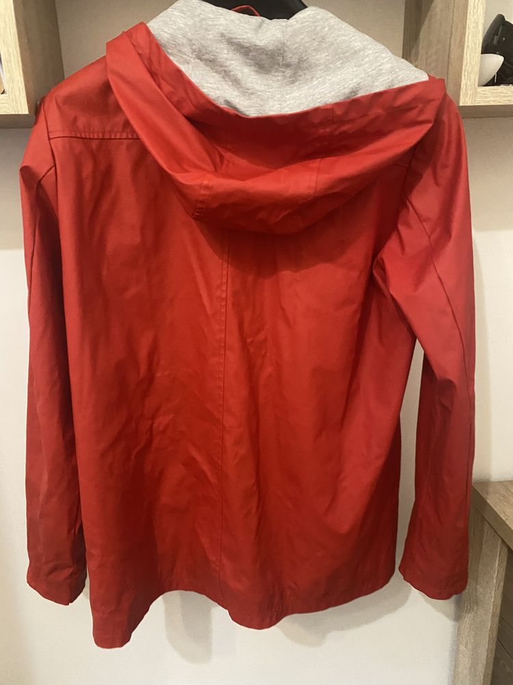Czerwona kurtka przeciwdeszczowa 40 L