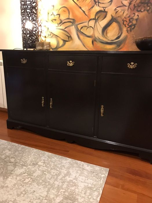 Armário madeira castanho escuro