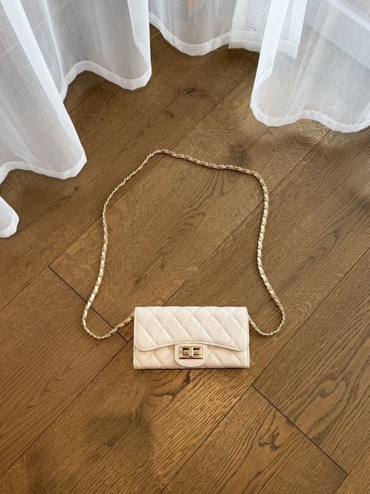 Torebka na łańcuszku Badura kopertowa kremowa pikowana portfel