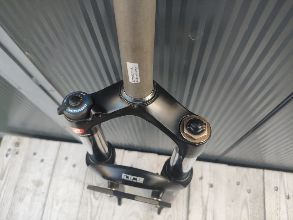 Amortyzator Rock Shox Tora Race Air. Pod koło 26 rura sterowa 1,1/8