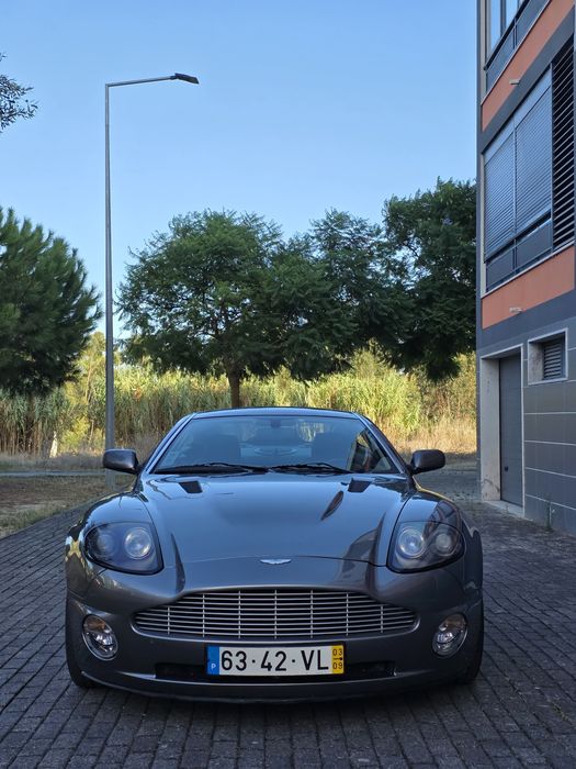Aston martin vanquish V12