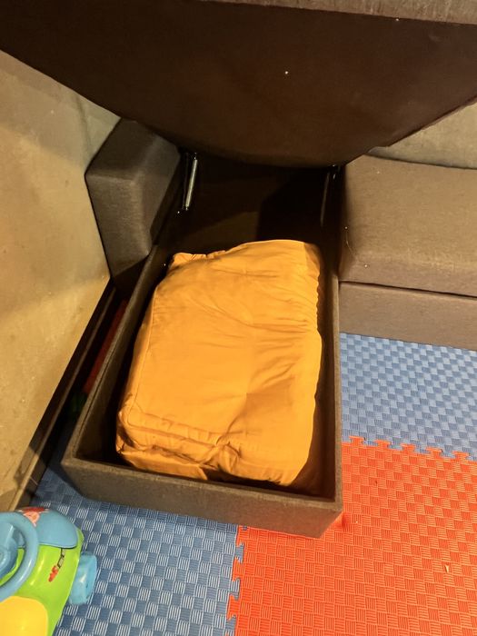 Sofa com dois chaise longue e arrumos