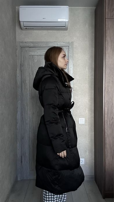 Пуховик чорний теплий на холодну зиму