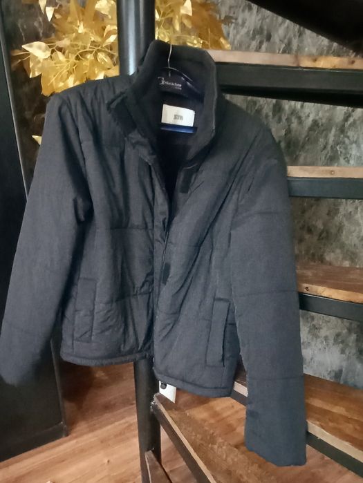 Куртка жіноча Stradivarius.