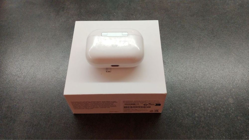 Apple AirPods Pro białe, etui ładujące