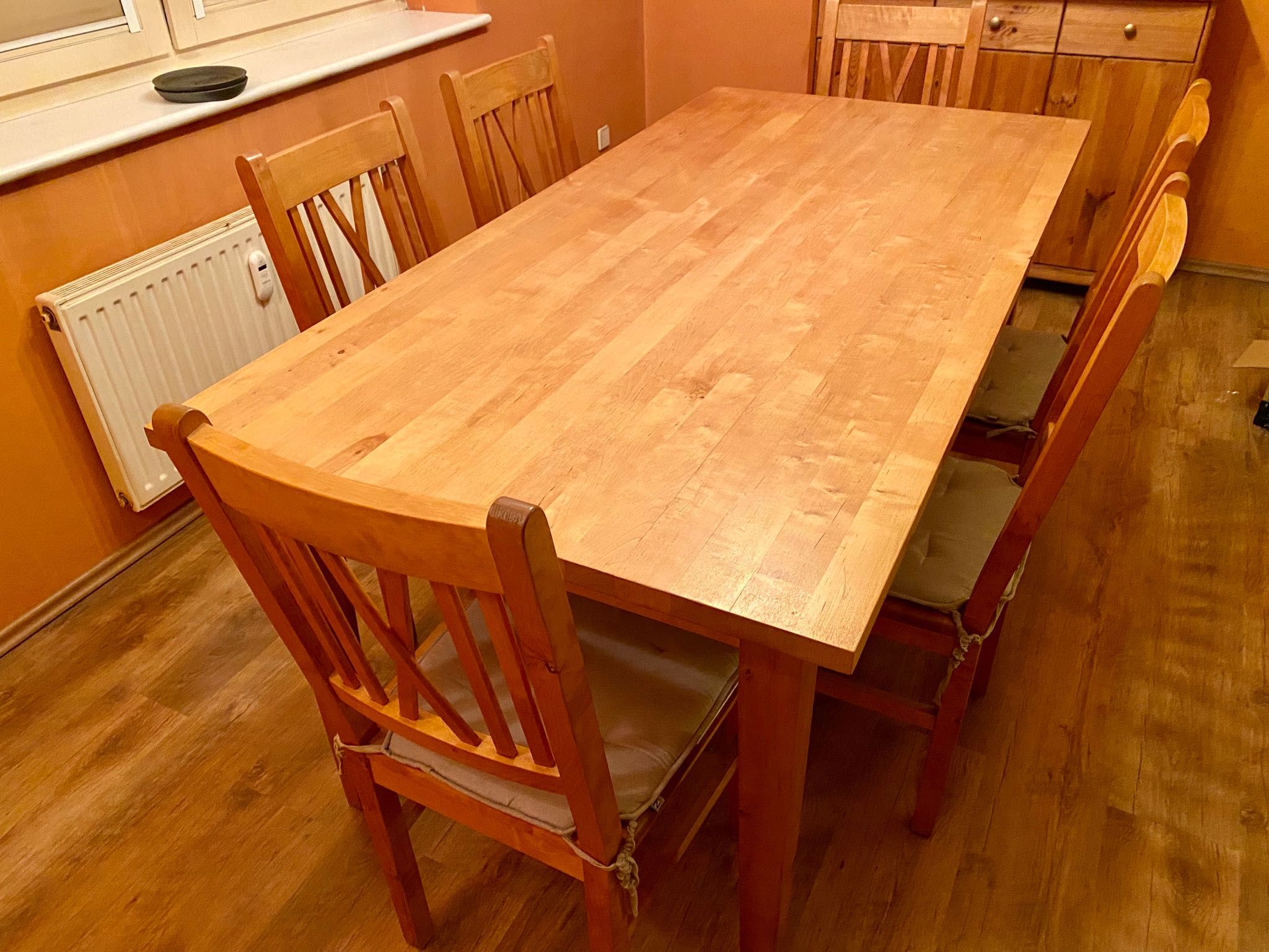 Sprzedam stół w stylu rustykalnym z krzesłami